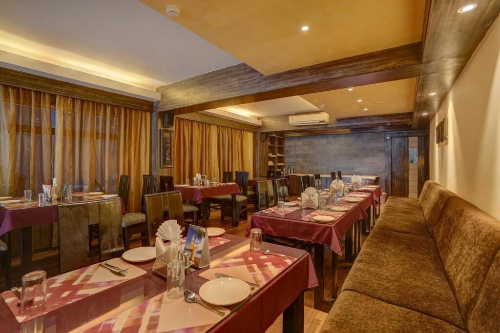 Hotel Miland Palace ブバネーシュワル エクステリア 写真